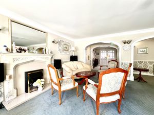 Residents Lounge- click for photo gallery